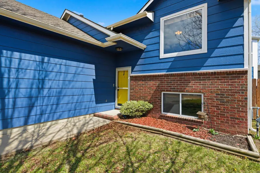 4044 Farmstead St, Bel Aire, KS 67220 - #3