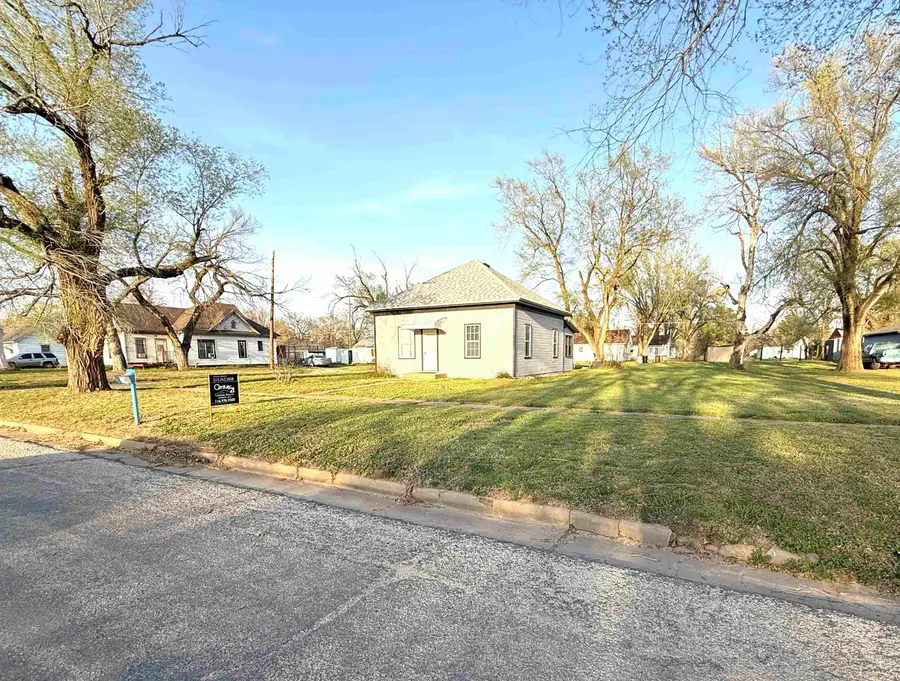 401 S Lincoln Ave, Anthony, KS 67003 - #2