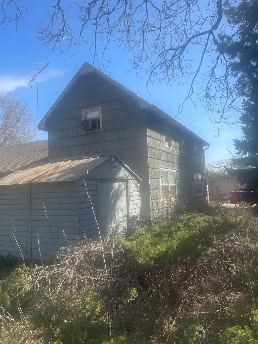 916 Van Buren St, Harper, KS 67058 - #2