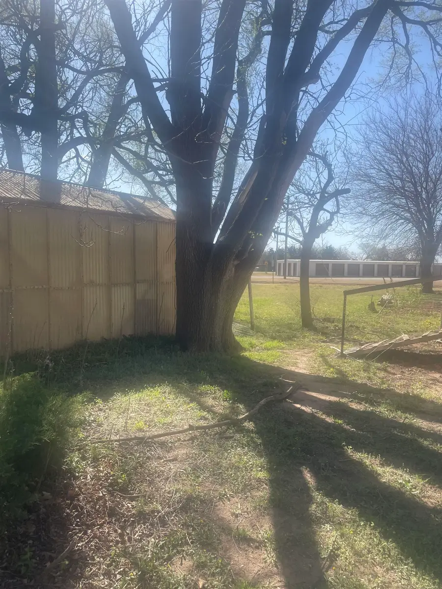 916 Van Buren St, Harper, KS 67058 - #3