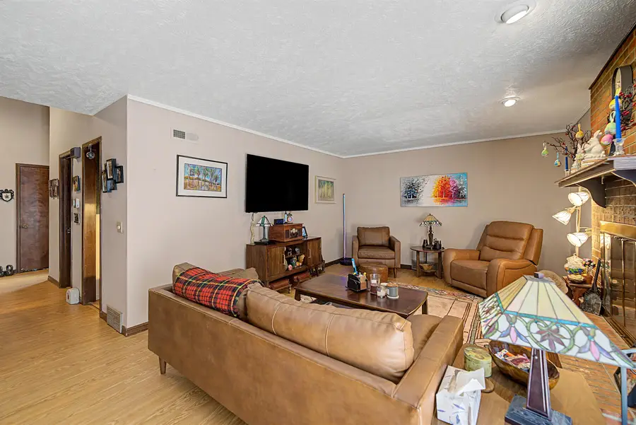 1312 Parkwood Dr, Salina, KS 67401 - #2