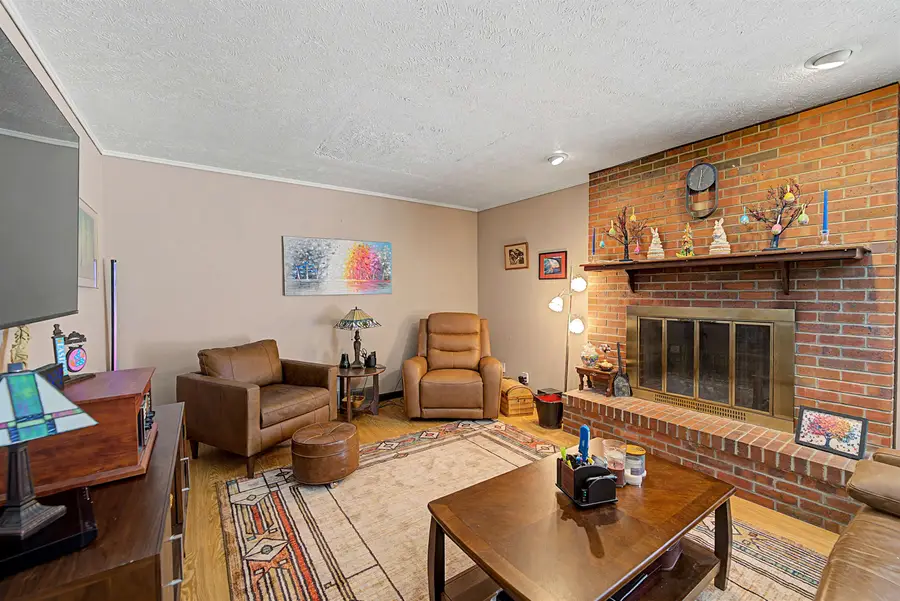 1312 Parkwood Dr, Salina, KS 67401 - #3