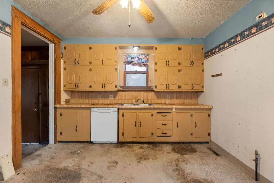 1315 W 35th St N, Wichita, KS 67204 - #3