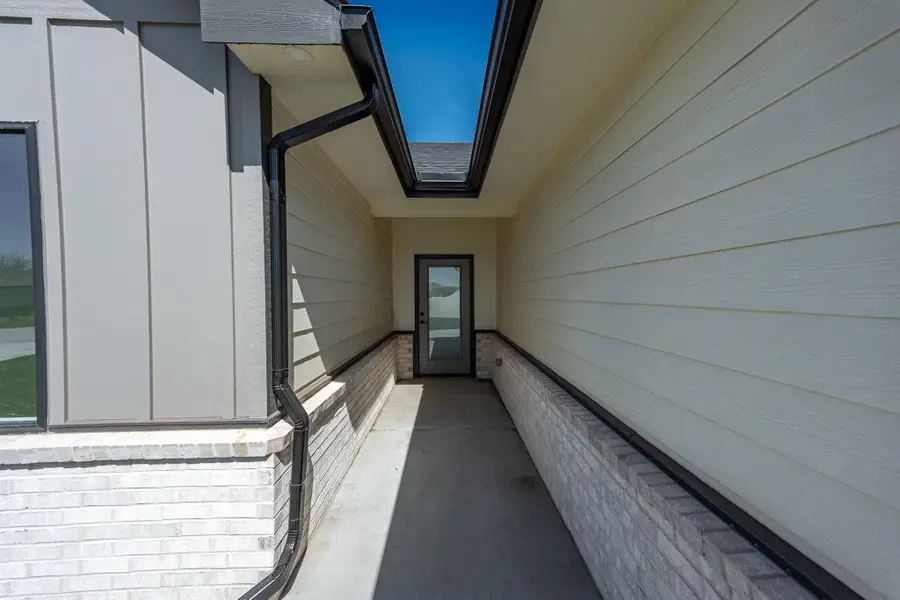 514 E Elmwood St, Park City, KS 67147-1124 - #2