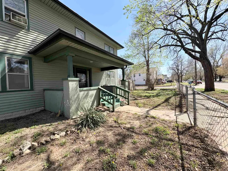 404 N 2nd St, Arkansas City, KS 67005 - #2