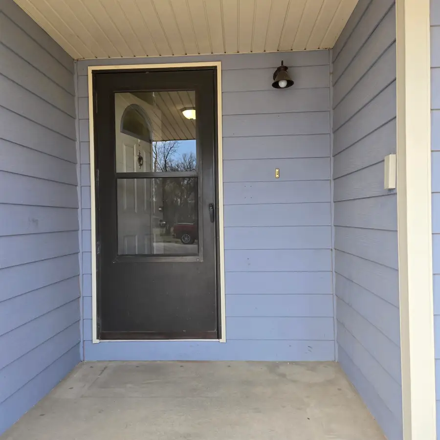 106 S Walnut St, Solomon, KS 67480 - #3