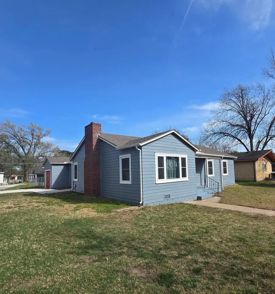 612 N 9th St, Arkansas City, KS 67005 - #2