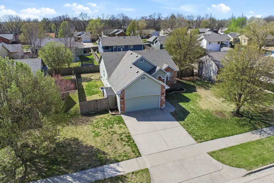 860 S Sunset Cir, Andover, KS 67002 - #2