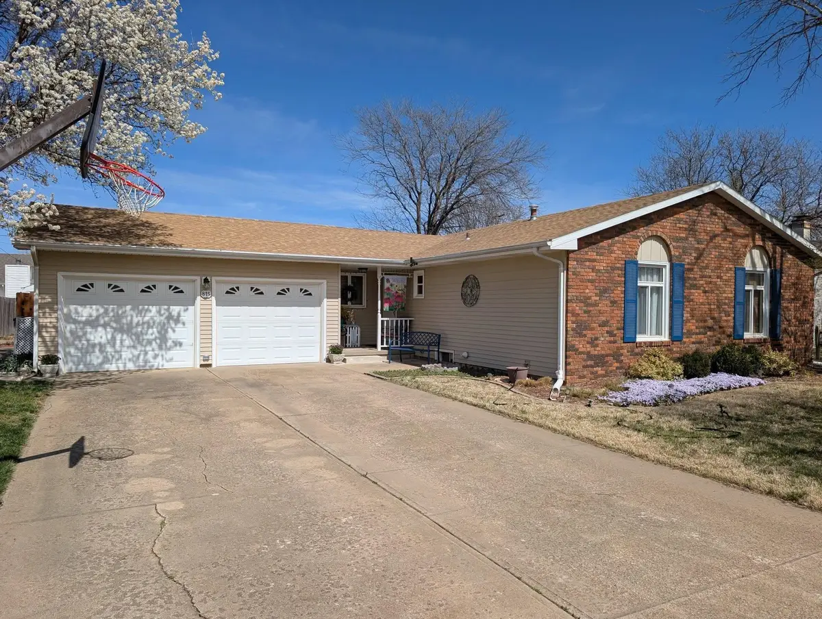 815 Mike Dr, Salina, KS 67401 - #1