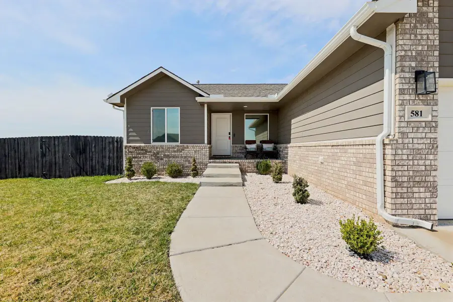 581 S Cattail St, Haysville, KS 67060 - #2