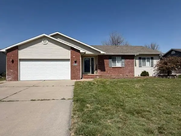 302 E 37th Ave, Hutchinson, KS 67502