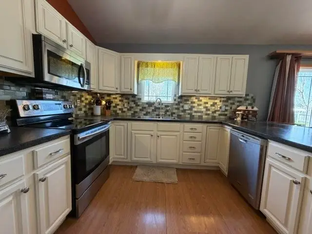 302 E 37th Ave, Hutchinson, KS 67502 - #3