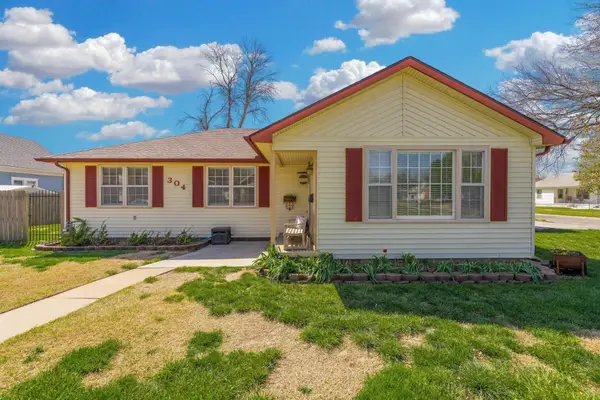 304 E 11th St, Wellington, KS 67152