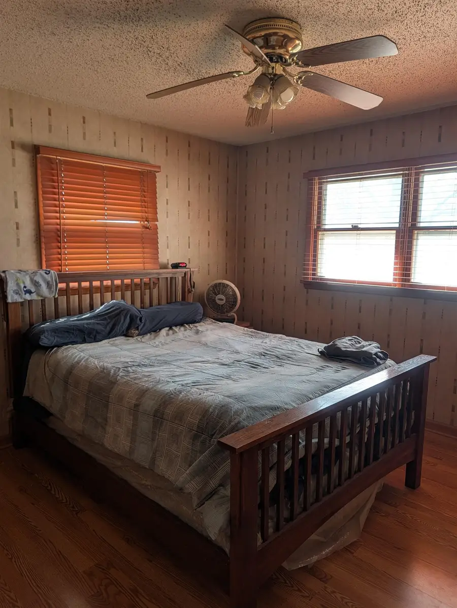 208 S Cedar St, Hillsboro, KS 67063 - #3