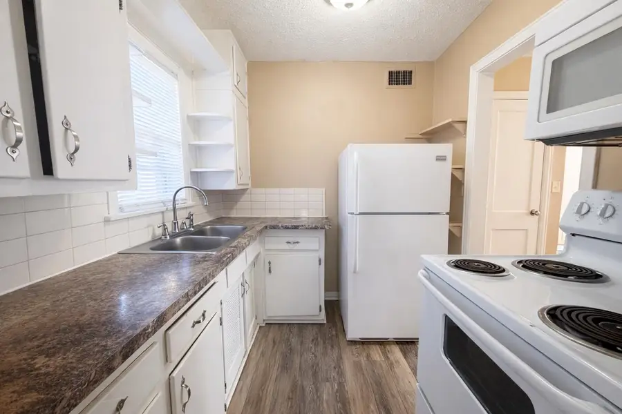 1722 E 22nd St N, Wichita, KS 67219 - #3