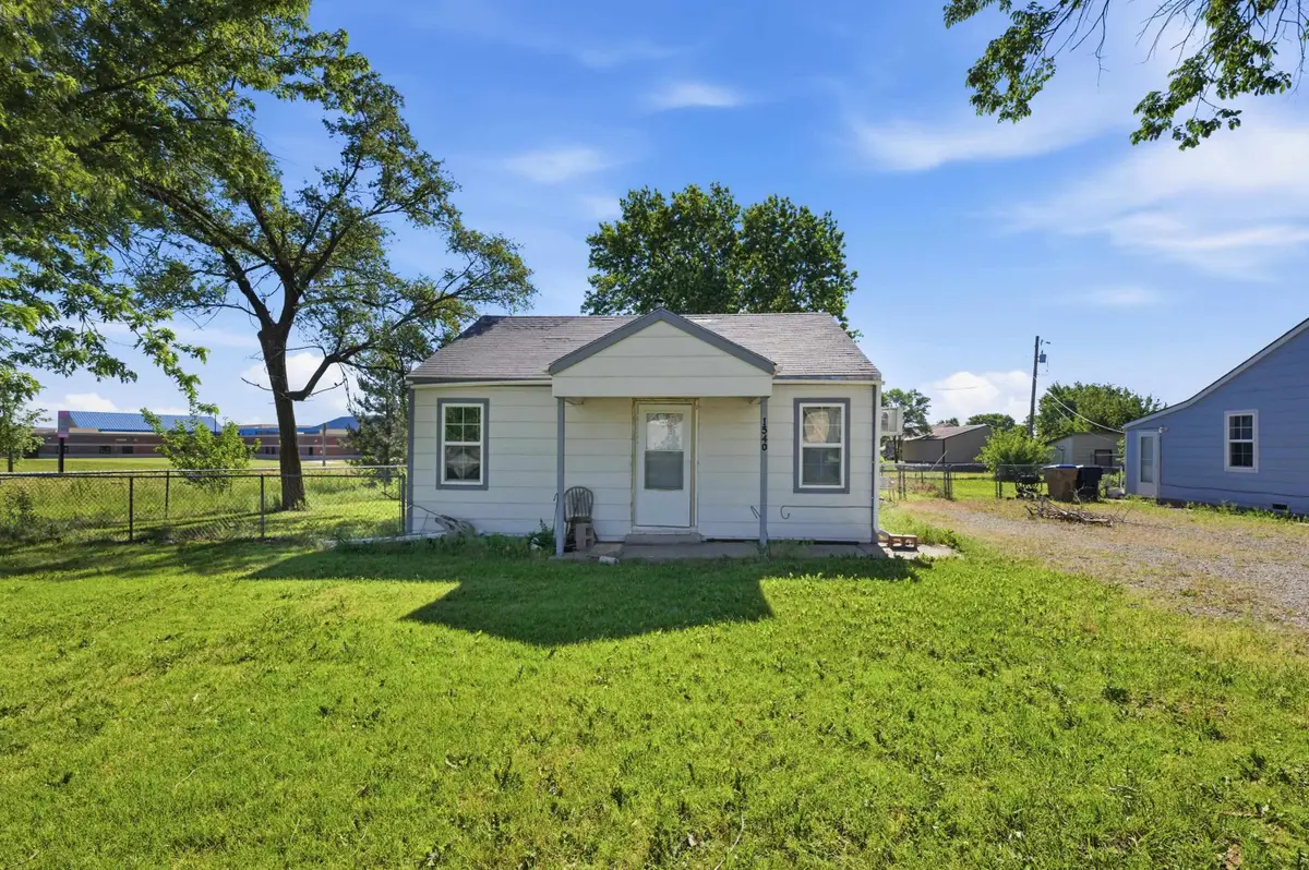 1540 N Andover Rd, Andover, KS 67002 - #1