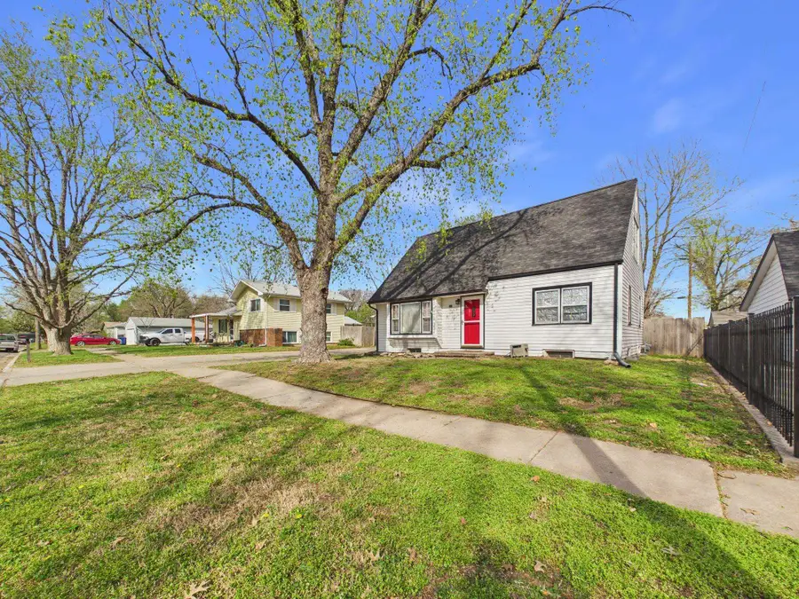 510 Wire Ave, Haysville, KS 67060 - #2