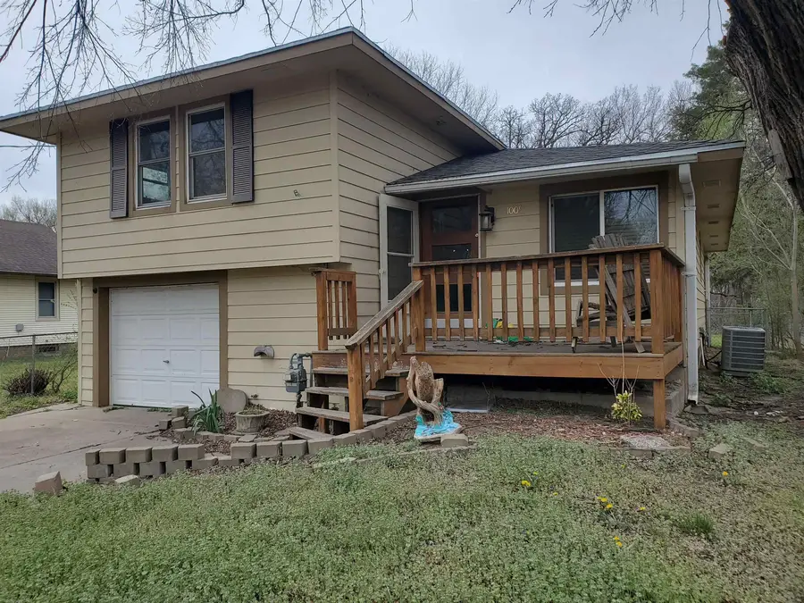 1009 N 12th St, Salina, KS 67401 - #2