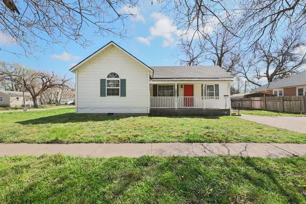 206 Pine St, Halstead, KS 67056