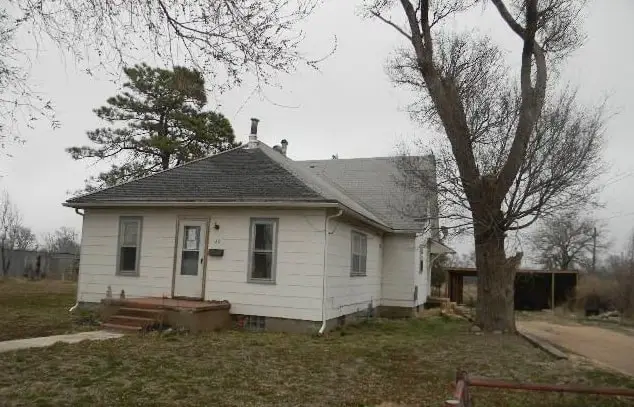 522 Mark Ave, Larned, KS 67550 - #1