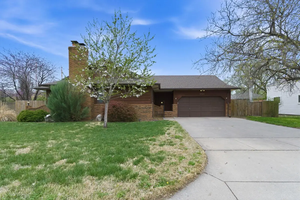 1933 N Pleasantview Cir, Wichita, KS 67203 - #1