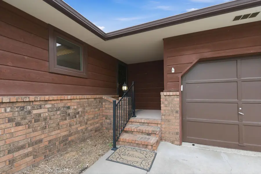 1933 N Pleasantview Cir, Wichita, KS 67203 - #2