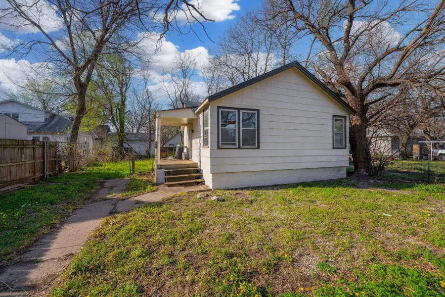 1219 E Bayley St, Wichita, KS 67211 - #2