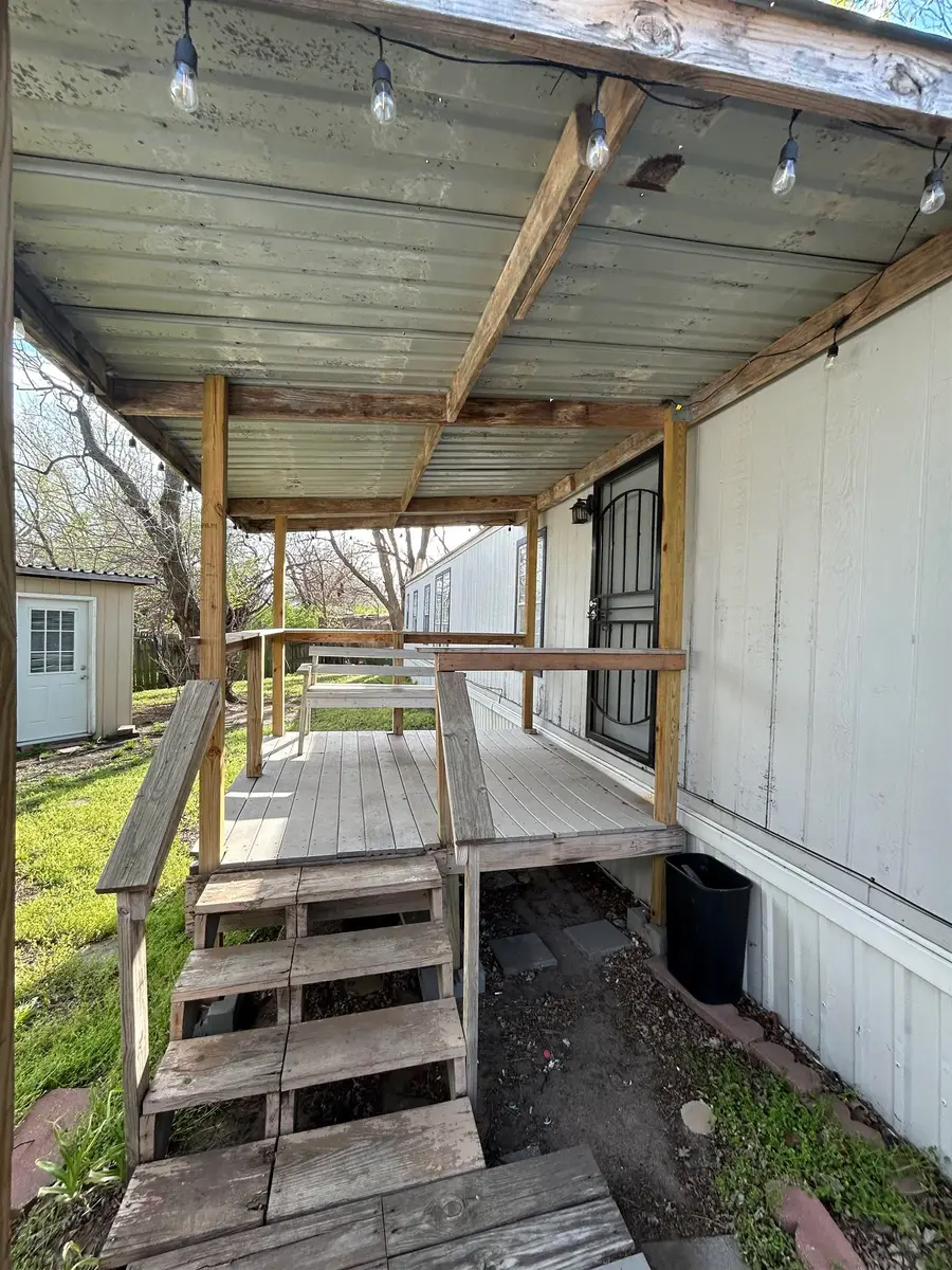 1513 E Idlewild Dr, Wichita, KS 67216 - #2