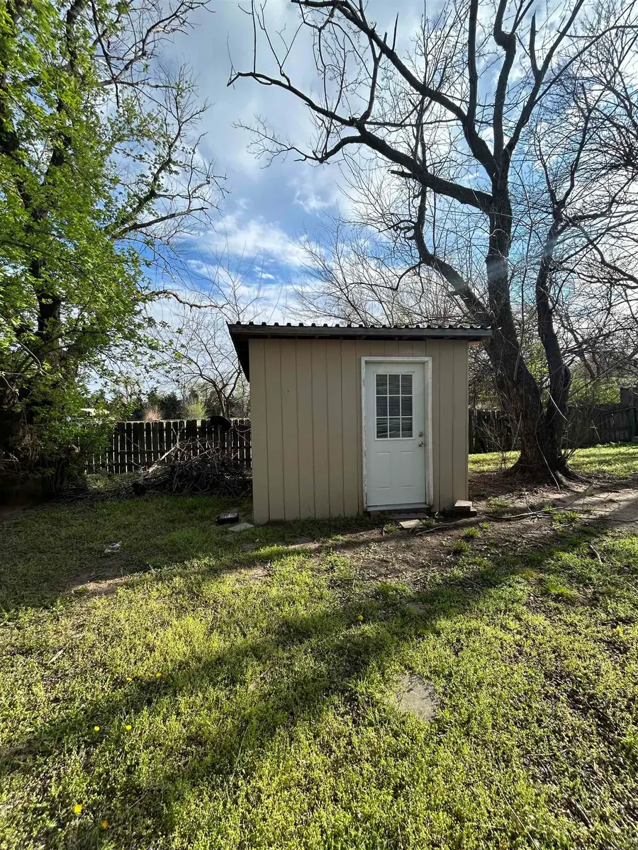 1513 E Idlewild Dr, Wichita, KS 67216 - #3