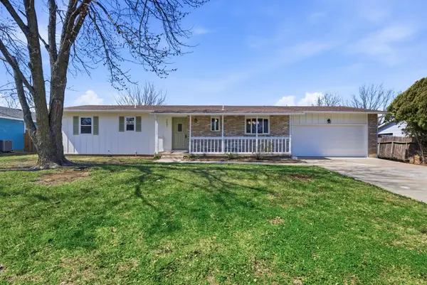 1637 N Timberline Dr, Rose Hill, KS 67133