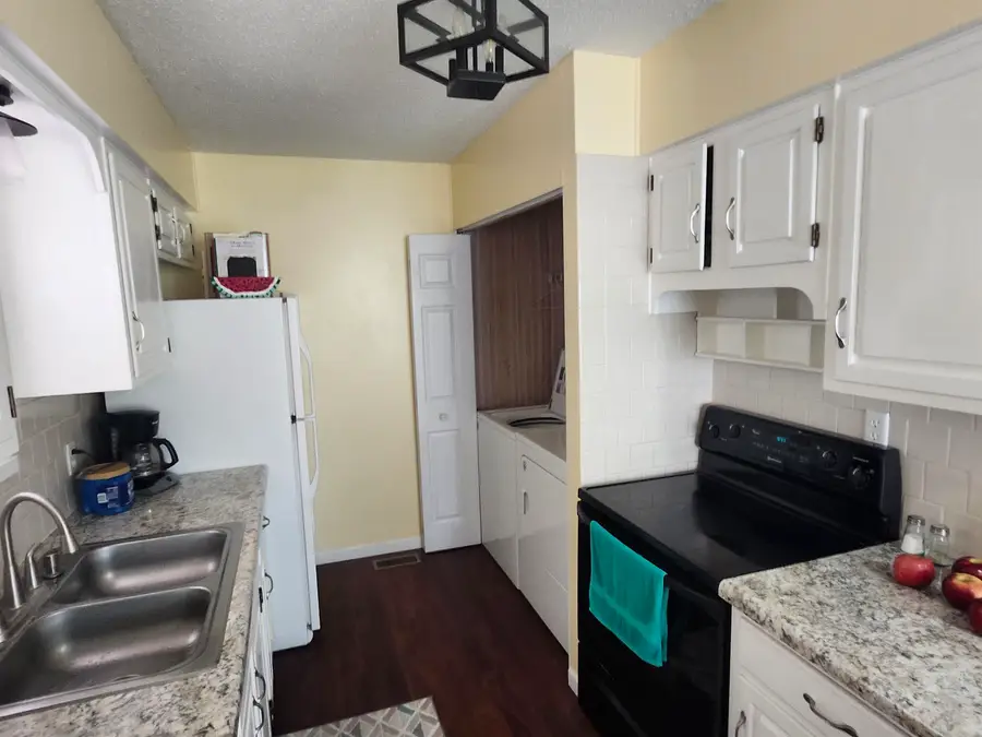 6452 N Hydraulic Ave, Park City, KS 67219 - #2