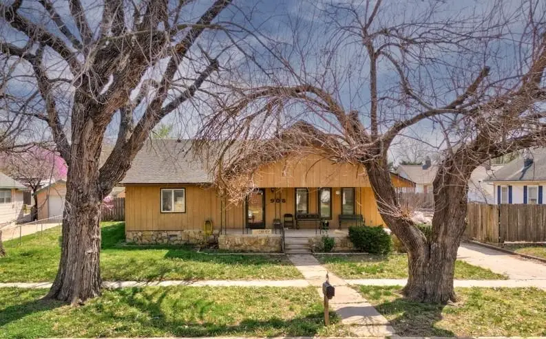 908 N 4th St, Arkansas City, KS 67005 - #1