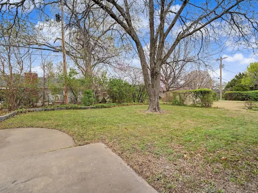 921 Manor Rd., Salina, KS 67401 - #3