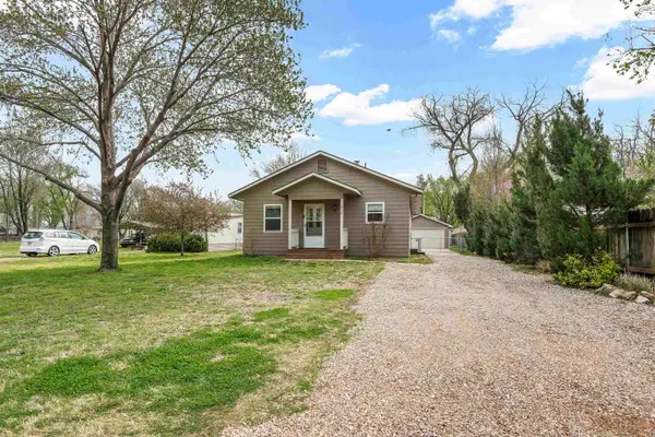 614 Cottonwood Ave, Mulvane, KS 67110