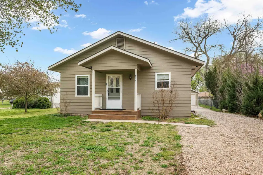 614 Cottonwood Ave, Mulvane, KS 67110 - #2