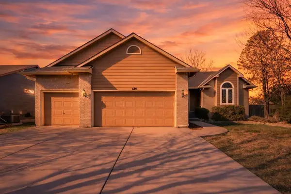 724 W Jamestown St, Andover, KS 67002