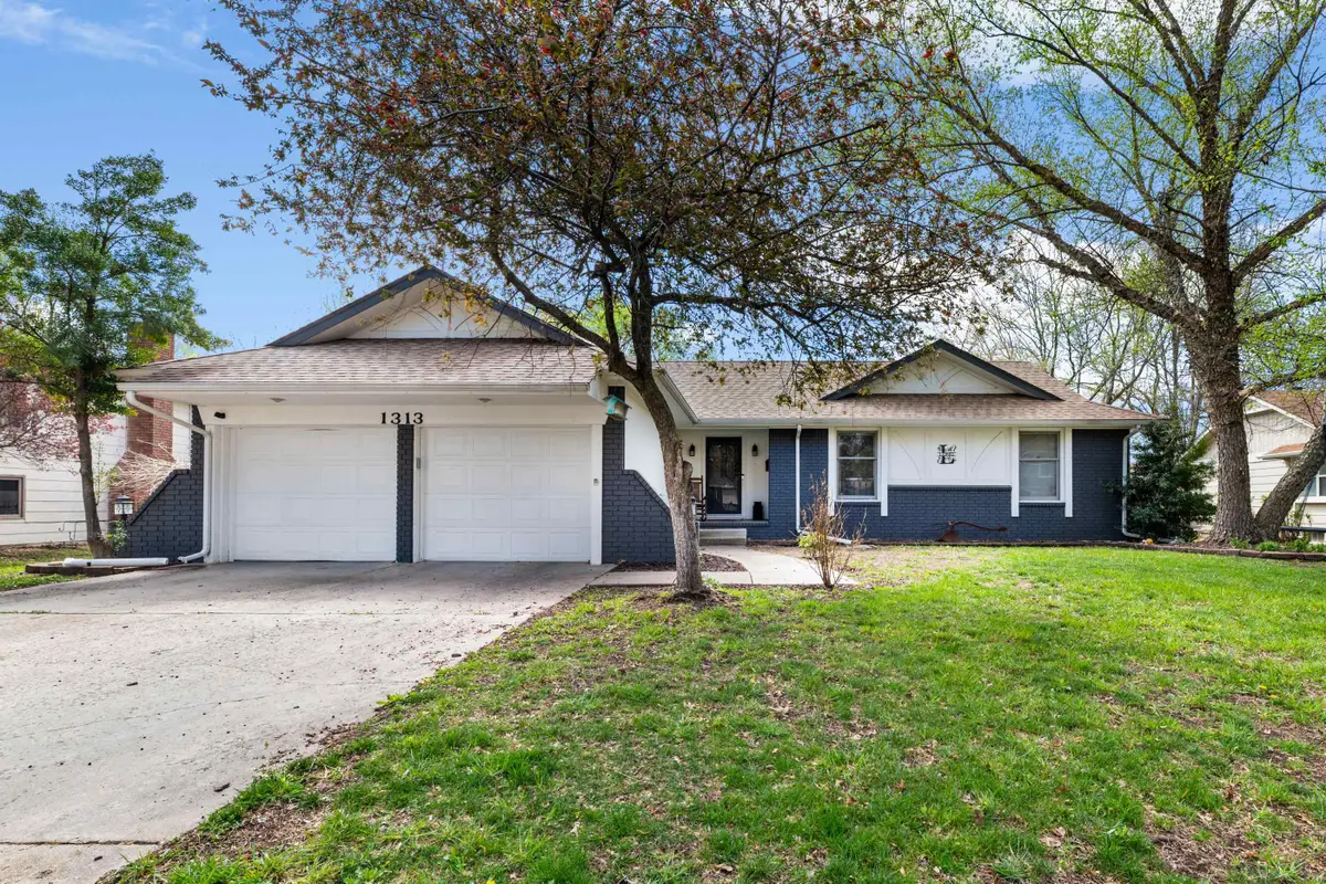 1313 E Blue Spruce Rd, Derby, KS 67037 - #1