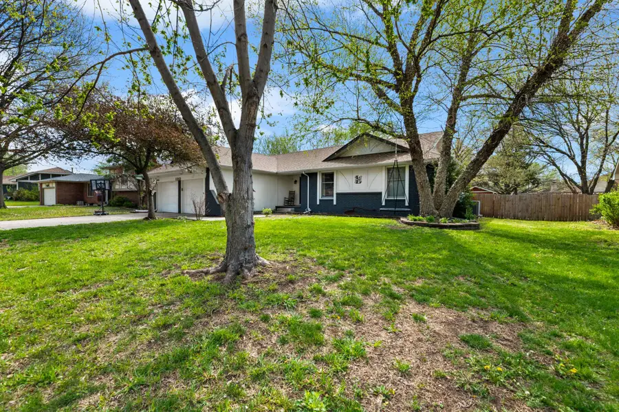 1313 E Blue Spruce Rd, Derby, KS 67037 - #2
