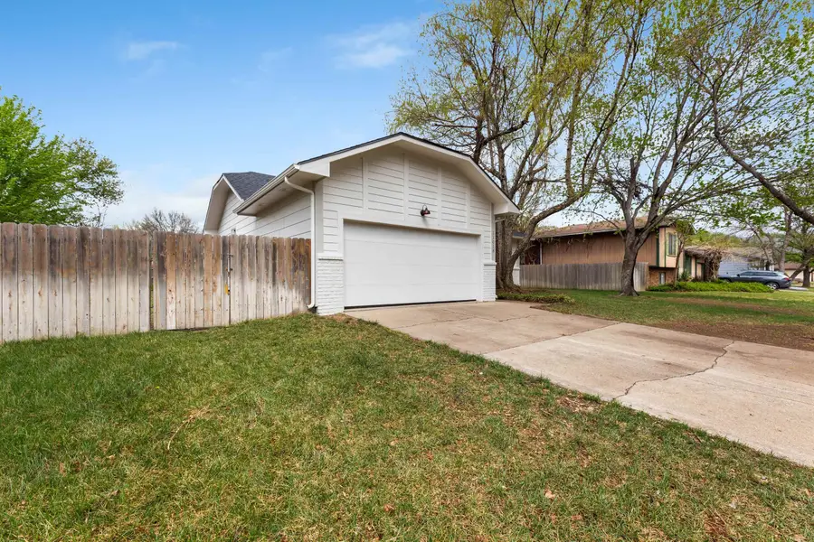 11018 W Shade Cir, Wichita, KS 67212 - #3