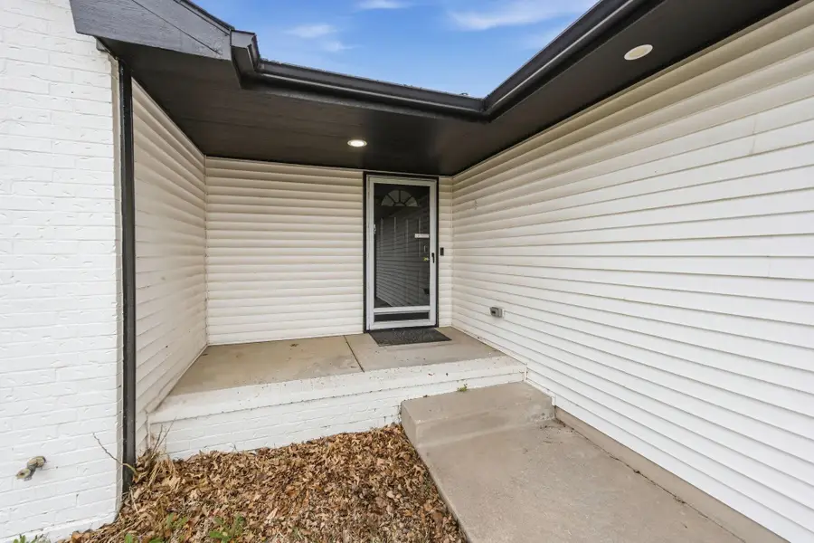 4819 E Willow Point Ct, Bel Aire, KS 67220 - #3