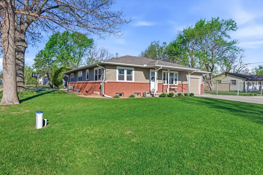 1203 N Brunswick St, Wichita, KS 67212 - #2