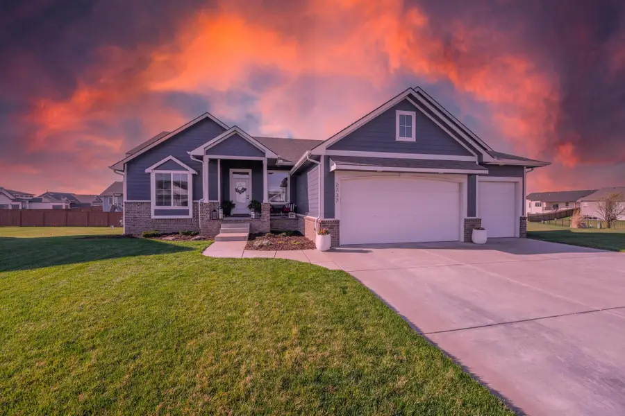 2737 N Eagle Ct, Wichita, KS 67226 - #2