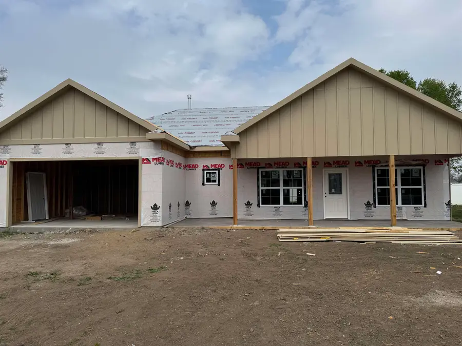 434 Saturn Ave, Salina, KS 67401 - #2