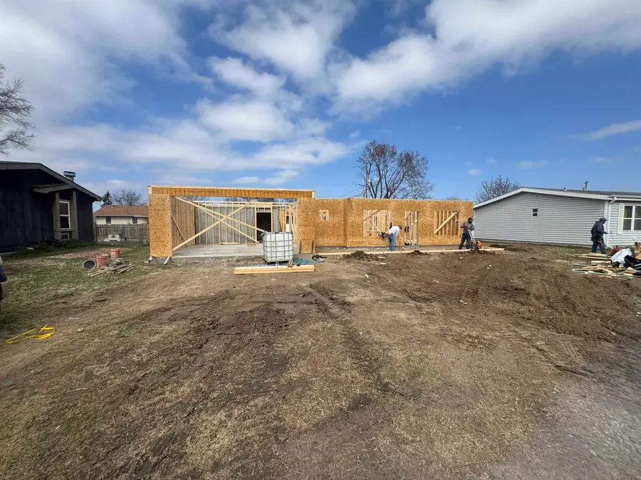 434 Saturn Ave, Salina, KS 67401 - #3