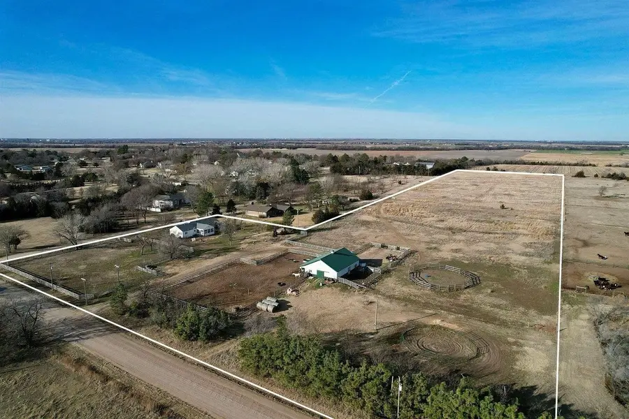 194 Hilltop Dr, Great Bend, KS 67530 - #2