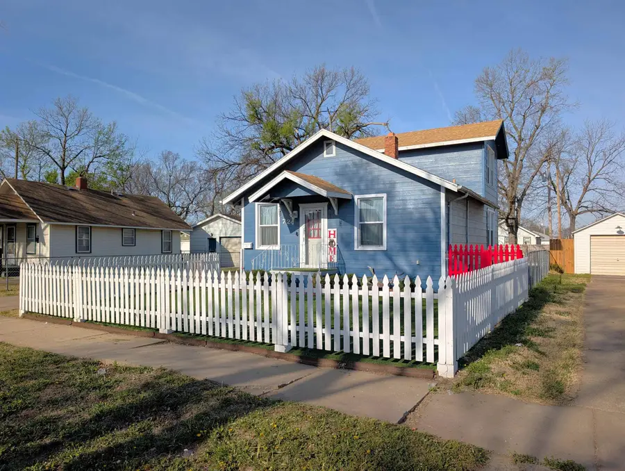 724 Custer St, Salina, KS 67401 - #2