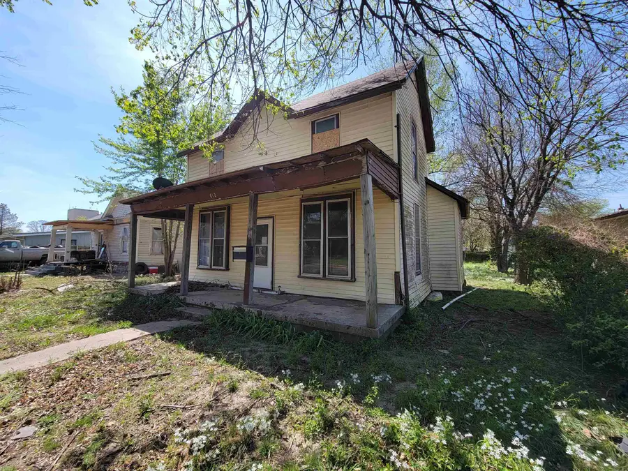 612 N C St, Wellington, KS 67152 - #2