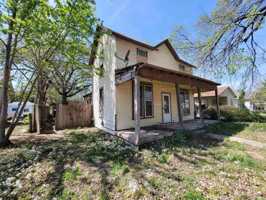 612 N C St, Wellington, KS 67152 - #3