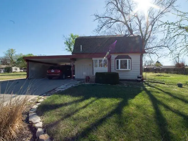 706 S Washington St, Hillsboro, KS 67063 - #1