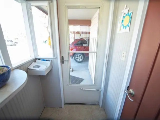 706 S Washington St, Hillsboro, KS 67063 - #3